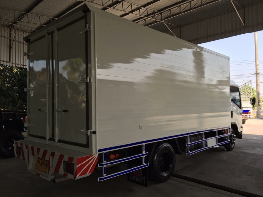 ขายISUZU 6ล้อ NPR 150 EURO 3 รุ่นหน้าตึกเครื่อง 150 เเรง เครื่องคอมมอลเรล ตู้เเห้งเปิดได้3บานจดทะเบียนปี 2556 (2013) ยาว5.00เมตร สภาพพร้อมใช้งานใครต้องการไม่ผิดหวังราคา890,000บาทจัดไฟเเนนได้ดูรถได้ที่เต็นท์รถ JJ.AUTOCAR 2 หลังวัดจันทรารามติดถนนเพชรเกษมก.ม