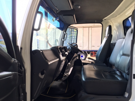 ขายISUZU 6ล้อ NPR 150 EURO 3 รุ่นหน้าตึกเครื่อง 150 เเรง เครื่องคอมมอลเรล ตู้เเห้งเปิดได้3บานจดทะเบียนปี 2556 (2013) ยาว5.00เมตร สภาพพร้อมใช้งานใครต้องการไม่ผิดหวังราคา890,000บาทจัดไฟเเนนได้ดูรถได้ที่เต็นท์รถ JJ.AUTOCAR 2 หลังวัดจันทรารามติดถนนเพชรเกษมก.ม