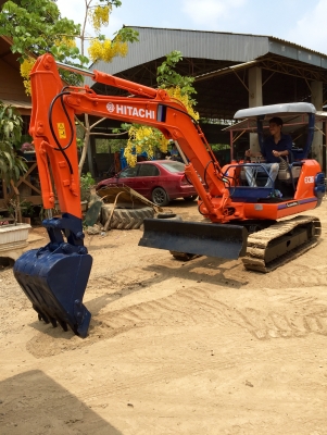 HITACHI  EX-35 ขนาดPC-35 <คอลโทนสั้นปั๊มนิ้ว มีลายแย๊ก>รถเก่านอกแท้มีเอกสาร☎️ติดต่อ 085-5632278