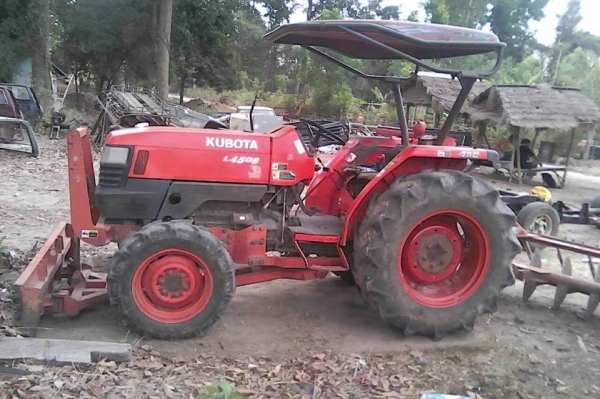 ขายรถไถ KUBOTA L4508 อุปกรณ์ ดันหน้า ผานหลัง เครื่องดี สภาพพร้อมใช้งาน สนใจโทร 090-8588220คุณนะ 093-3258446คุณบิว หรือเข้าดูสินค้าอื่นๆได้ที่ www.truck.in.th/498 หรือเพจFacebook ณรงค์ ซื้อขายรถมือสอง (เว็บไซต์ส่วนตัว) หรือFacebook คุณนะ รถบรรทุก