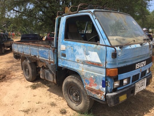 4ล้อใหญ่85แรง ISUZU หัวปีบยกไม่ได้...เดิมๆสีไม่สวย เครื่องดี คัสซีสวย..