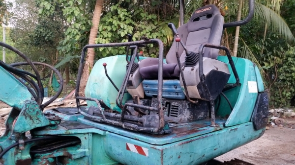 ขายรถขุดเล็ก แบคโครเล็ก komatsu pc30-7 สภาพพร้อมทำงาน