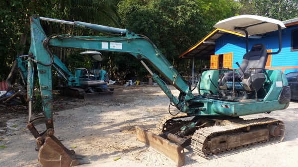 ขายรถขุดเล็ก แบคโครเล็ก komatsu pc30-7 สภาพพร้อมทำงาน