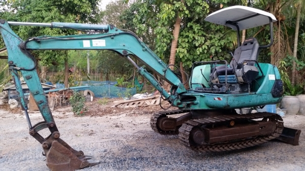 ขายรถขุดเล็ก แบคโครเล็ก komatsu pc30-7 สภาพพร้อมทำงาน