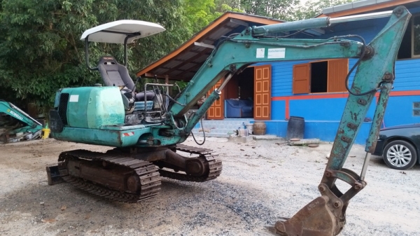 ขายรถขุดเล็ก แบคโครเล็ก komatsu pc30-7 สภาพพร้อมทำงาน