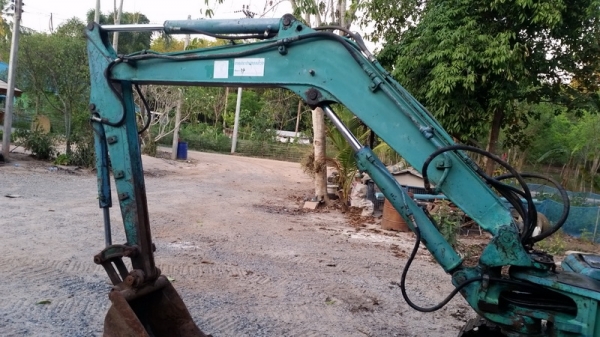 ขายรถขุดเล็ก แบคโครเล็ก komatsu pc30-7 สภาพพร้อมทำงาน