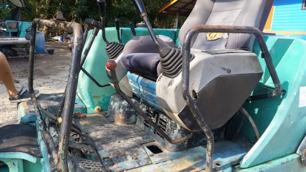 ขายรถขุดเล็ก แบคโครเล็ก komatsu pc30-7 สภาพพร้อมทำงาน