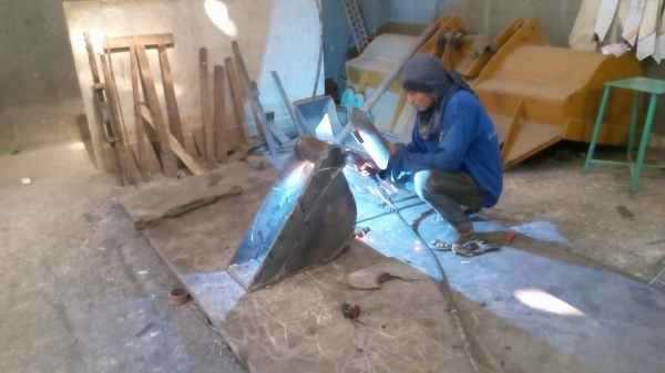 รับสั่งทำและขายบุ้งกี้ปากแคบสำหรับวางท่อปะปา รถแมคโคเล็ก. โคมัสสุ คุโบต้า ยันม่าร์ ทุกรุ่น   ขนาดความกว้าง 20-25-30 ซม รับประกันความแข็งแรง