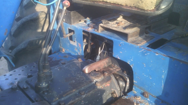 ขาย6640  4*4  คานนิวฮอแลนเล่มพร้อมโอนรถพร้อมใช้งาน