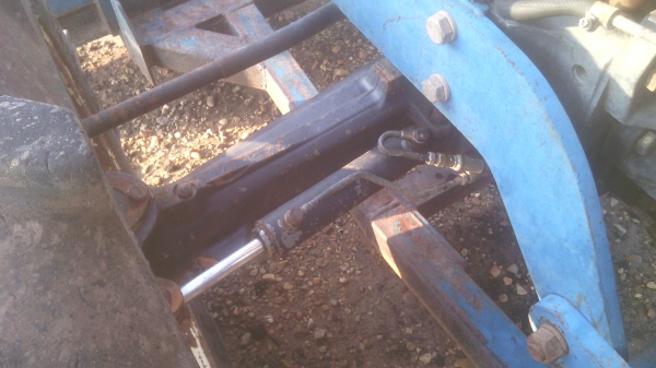 ขาย6640  4*4  คานนิวฮอแลนเล่มพร้อมโอนรถพร้อมใช้งาน