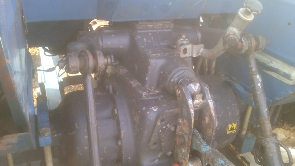 ขาย6640  4*4  คานนิวฮอแลนเล่มพร้อมโอนรถพร้อมใช้งาน