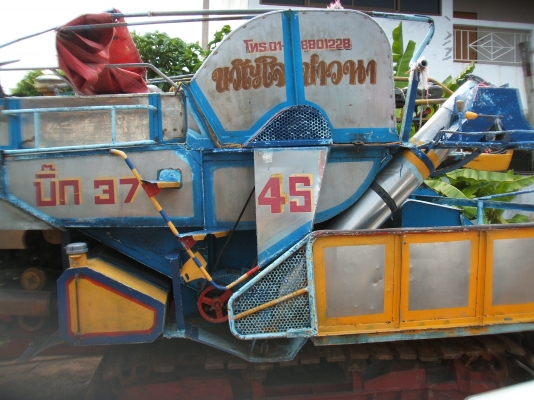 ขายรถเกี่ยวข้าวศักดิ์พัฒนา บิ๊ก 37 เครื่องยนต์ 6BG 175 แรงม้า ปั้มไดกิ๊นส์เบอร์ 22 สภาพดีพร้อมใช้งาน ขายดาวน์ 100,000 บาท