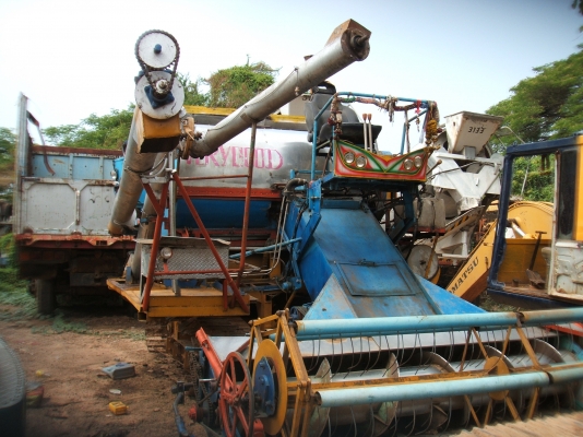 ขายรถเกี่ยวข้าวไทเส็งยนต์ อุ้ม 1.5 ตัน เครื่องยนต์  195 แรงม้า ปั้มแฝดอิบตัน เบอร์ 22 สภาพดีพร้อมใช้งาน