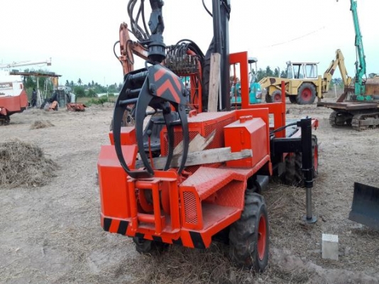 รถบรรทุก 10 ล้อยาง 3 เพลา พร้อมเครนเล็ก ติดหัวคีบไม้ คีบอ้อย มีวิ๊นซ์ ครบสูตร