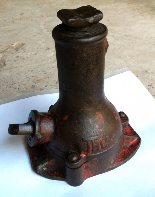 แม่แรงเก่า ยี่ห้อ THC โลโก้ 3 ห่วง ยังใช้งานได้ดี เหมาะเก็บสะสมตั้งโชว์ เป็นของหายาก