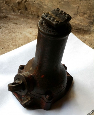 แม่แรงเก่า ยี่ห้อ THC โลโก้ 3 ห่วง ยังใช้งานได้ดี เหมาะเก็บสะสมตั้งโชว์ เป็นของหายาก