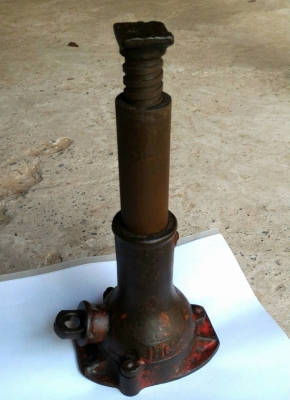 แม่แรงเก่า ยี่ห้อ THC โลโก้ 3 ห่วง ยังใช้งานได้ดี เหมาะเก็บสะสมตั้งโชว์ เป็นของหายาก