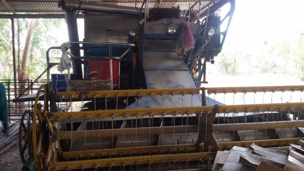 ขายรถเกี่ยวข้าวไทยเจริญพร้อมเทเลอจำโบ้พร้อมใช้