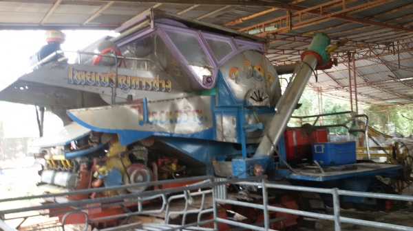 ขายรถเกี่ยวข้าวไทยเจริญพร้อมเทเลอจำโบ้พร้อมใช้