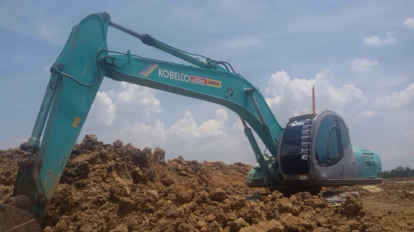 ขายรถแม็คโครsk200มาร์คไฟซุปเปอร์ มีทะเบียนพร้อมโอน