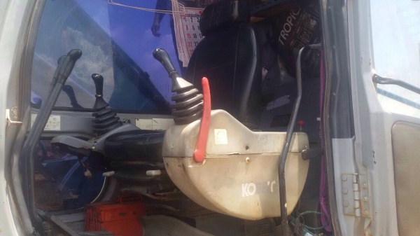 ขายรถแม็คโครsk200มาร์คไฟซุปเปอร์ มีทะเบียนพร้อมโอน