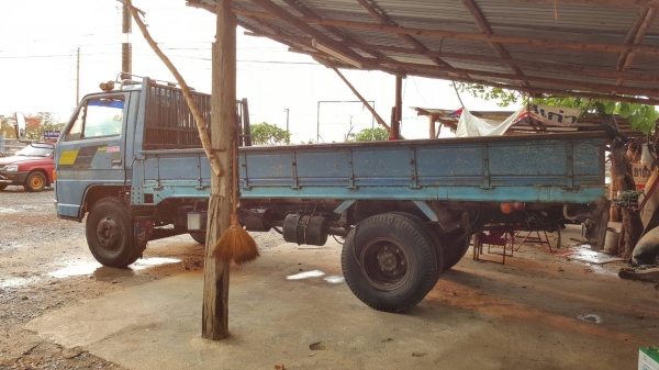 ขาย เฉพาะหัวคัสซี 6 ล้อ ISUZU NPR ปี 36 เครื่อง 4BD1 115 แรงม้า เฟืองท้าย F คัสซีสวยใช้ได้ ทะเบียนครบ ราคาต่อรองได้ครับ