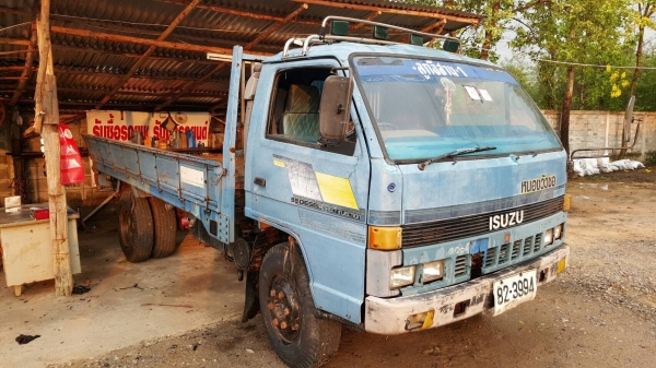 ขาย เฉพาะหัวคัสซี 6 ล้อ ISUZU NPR ปี 36 เครื่อง 4BD1 115 แรงม้า เฟืองท้าย F คัสซีสวยใช้ได้ ทะเบียนครบ ราคาต่อรองได้ครับ