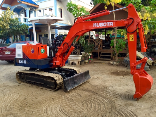 KOBOTA  KH-11 ขนาด PC-30 เครื่อง 3 สูบ<มีVDOให้ชม> รถเก่านอกแท้100\%มีเอกสาร☎️ติดต่อ 085-5632278 (ราคาต่อรองได้)