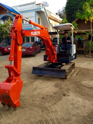 KOBOTA  KH-11 ขนาด PC-30 เครื่อง 3 สูบ<มีVDOให้ชม> รถเก่านอกแท้100\%มีเอกสาร☎️ติดต่อ 085-5632278 (ราคาต่อรองได้)