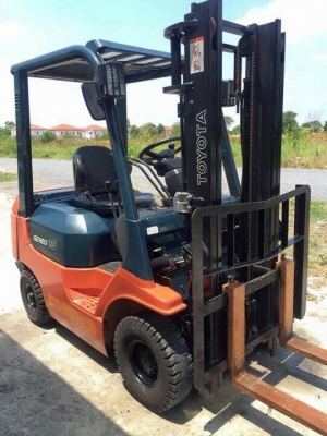 +++ ขายโฟล์คลิฟท์  TOYOTA 7FG15  ขนาด  1.5  ตัน  (รถนอกนำเข้า สภาพ 90\%)  เครื่องยนต์เบนซิน  เสา  3  เมตร  เกียร์ธรรมดา  ยางลม