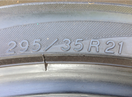 ยาง Yokohama 295 35 21 กลางปี12 ดอกสวย พร้อมใช้งาน ราคาไม่แพง
