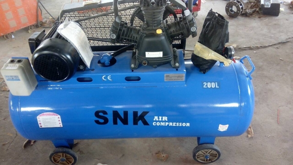 ปั๊ม ขนาด200 ลิตร   ไฟ380v   3สูบ พร้อมมอเตอร์ 4แรง