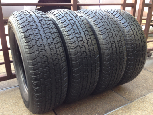 ยาง Bridgestone 255 65 17 กลางปี12 ดอกเต็ม เนื้อนิ่มๆ พร้อมใช้งาน ราคาไม่แพง