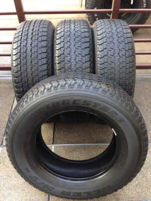 ยาง Bridgestone 255 65 17 กลางปี12 ดอกเต็ม เนื้อนิ่มๆ พร้อมใช้งาน ราคาไม่แพง