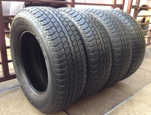 ยาง Bridgestone 255 65 17 กลางปี12 ดอกเต็ม เนื้อนิ่มๆ พร้อมใช้งาน ราคาไม่แพง