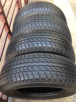 ยาง Bridgestone 255 65 17 กลางปี12 ดอกเต็ม เนื้อนิ่มๆ พร้อมใช้งาน ราคาไม่แพง