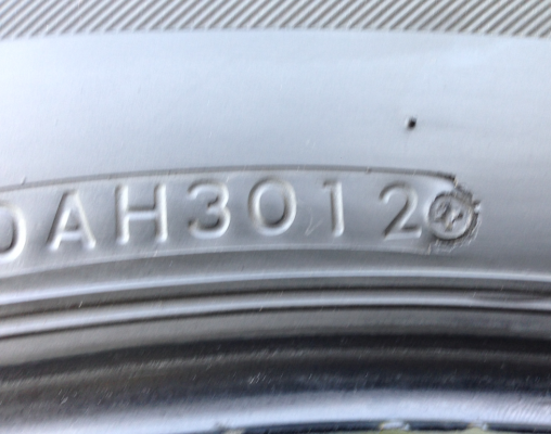 ยาง Bridgestone 255 65 17 กลางปี12 ดอกเต็ม เนื้อนิ่มๆ พร้อมใช้งาน ราคาไม่แพง