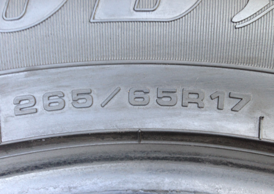 ยาง Goodyear 265 65 17 ปี13 ดอกเต็ม ใช้ยาว ราคาไม่แพง