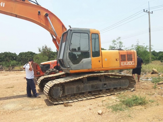 ขาย!! >>> Hitachi Ex200 รุ่น 2 <<< รถพร้อมใช้งาน โซ่สวยช่วงล่างดี ราคา 700,000 บาท+ค่าคอม 20,000 บาท ราคาต่อรองกันได้