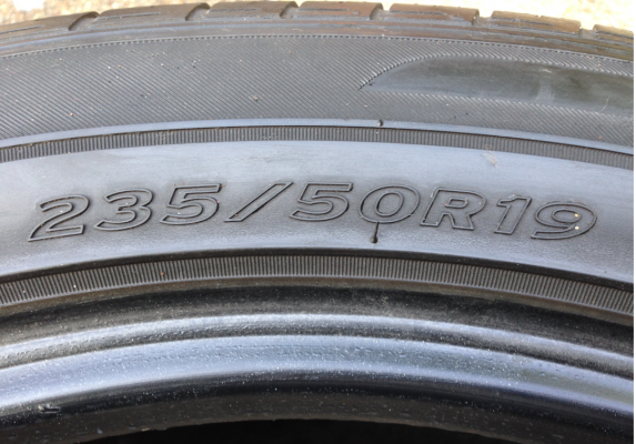 ยาง Hankook 235 50 19 สิ้นปี11 ดอกเยอะ ราคาไม่แพง