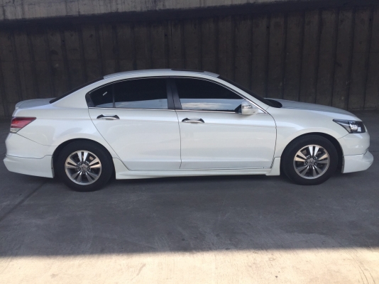 ท็อปสุด Honda Accord 2.0EL ปี 2012 แท้ รถมือเดียว เป็นตัวนำเข้า หลังคาซันรูฟ ไมล์ 47.xxx km อุปกรณ์ครบ พร้อมโอน"