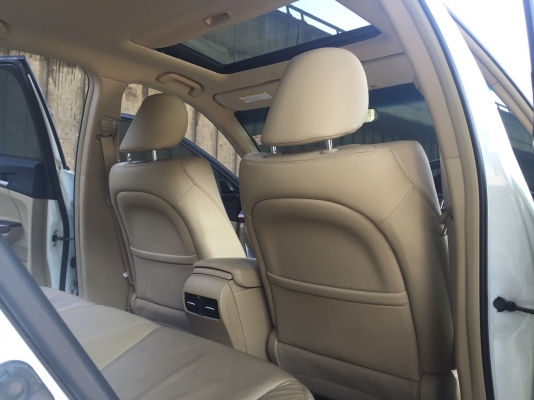 ท็อปสุด Honda Accord 2.0EL ปี 2012 แท้ รถมือเดียว เป็นตัวนำเข้า หลังคาซันรูฟ ไมล์ 47.xxx km อุปกรณ์ครบ พร้อมโอน"