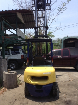 +++ ขายโฟล์คลิฟท์  KOMATSU FD25-12    ขนาด  2.5  ตัน  เครื่องยนต์ดีเซล  เสา  4  เมตร ฮิ้งค์โฟล์ค   เกียร์ธรรมดา  งา 1,070  มม.  ยางตัน