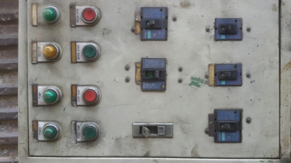 ขายตู้ไฟปั๊มน้ำถูกๆครับ 2300  บาทครับ ลดให้แล้วครับ