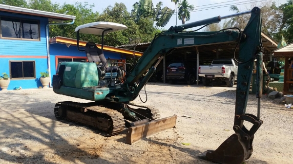 ขาย  265,000 KOMATSU pc 30-7เครื่องดีปั้มแรงเอวแน่นช่วงล่างดีรถสวยพร้อมใช้ 090-772-3710 090-772-3708