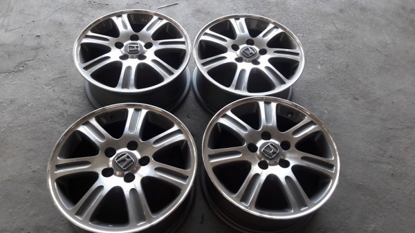 ขายล้อแม็ก honda crv g2 16" สนใจติดต่อ ตาเล็ก ล้อและยางครับ 081-3747940