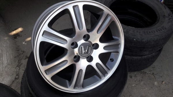 ขายล้อแม็ก honda crv g2 16" สนใจติดต่อ ตาเล็ก ล้อและยางครับ 081-3747940