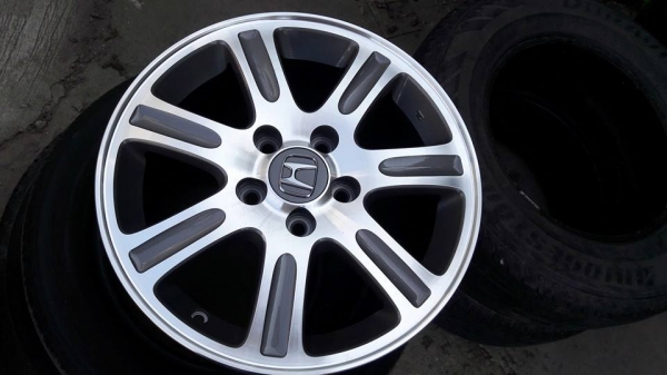 ขายล้อแม็ก honda crv g2 16" สนใจติดต่อ ตาเล็ก ล้อและยางครับ 081-3747940