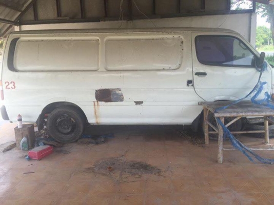 ขายด่วน รถตู้หัวจรวด   ไม่มีเครื่อง ไม่มีเกียร์     เอกสารเล่มทะเบียนชุดโอนพร้อม