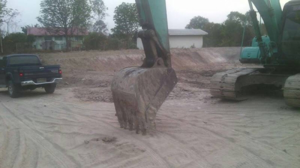 ขาย 1,350,000 KOBELCO sk 200-6 yn-10เครื่องดี ปั้มแรง ไฟฟ้าครบ เอกสารพร้อม 090-772-3710 090-772-3708